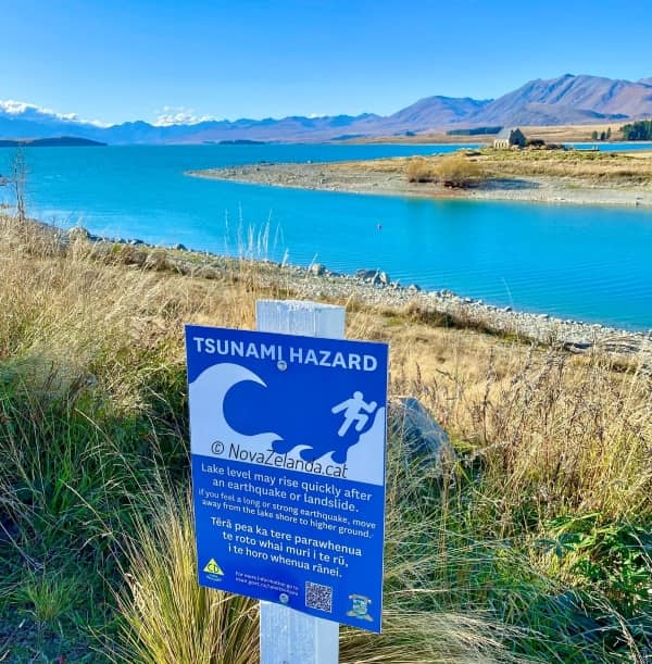 Senyal de Tsunami al llac - viatges a Nova Zelanda