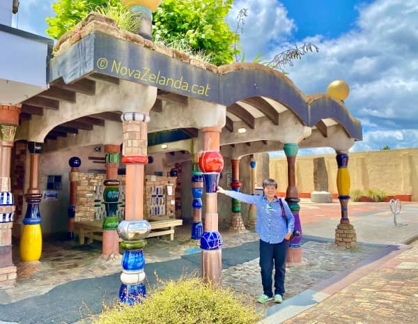 Lavabos Hundertwasser - 2WAYS Tours NZ Lavabos Hundertwasser - 2WAYS Tours Nova Zelanda